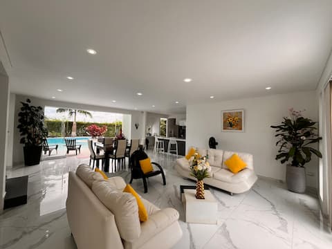 Top performing Airbnb: Milán Country House - Starlink in Restrepo