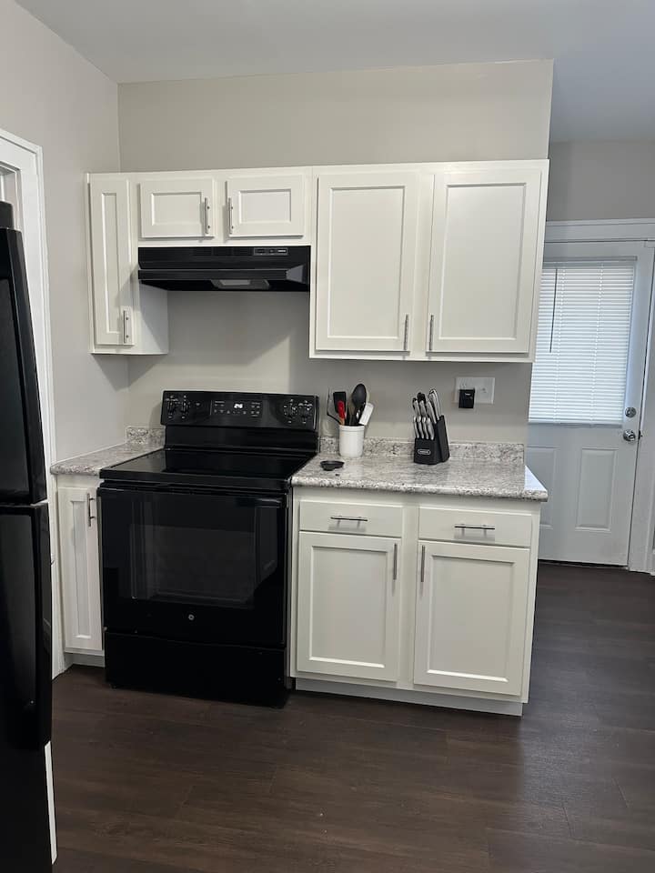 Newly Remodeled
Spooky Nook 4min
3 Bedroom,1 Bath - Hamilton, OH