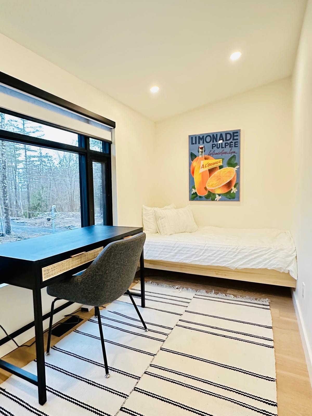 Single Bed with Office Desk/Chair. Unreal office views should you have to work in Muskoka. 