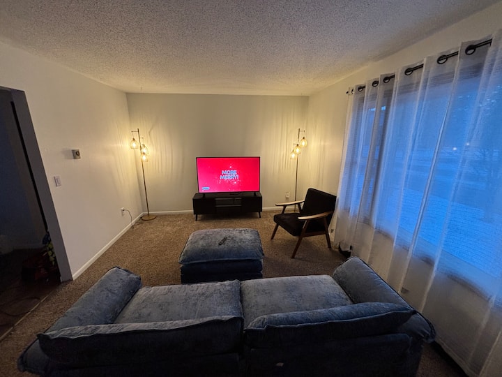 Stylish & Updated 2-bedroom In A Great Location - 그랜드포크스