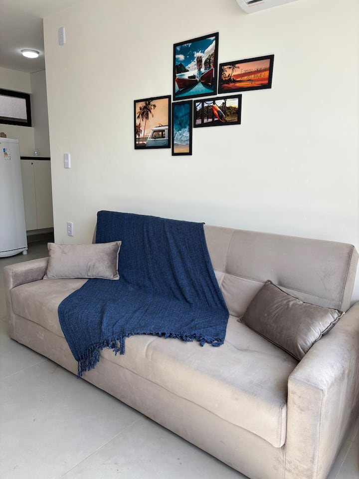 Sofa yenye nafasi na starehe. Kitanda cha sofa. 