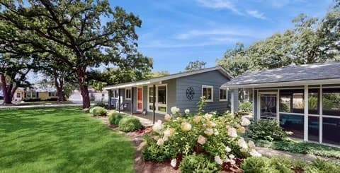 Spacious 4BR 2BA Near Lake | No Stairs, Relaxing.