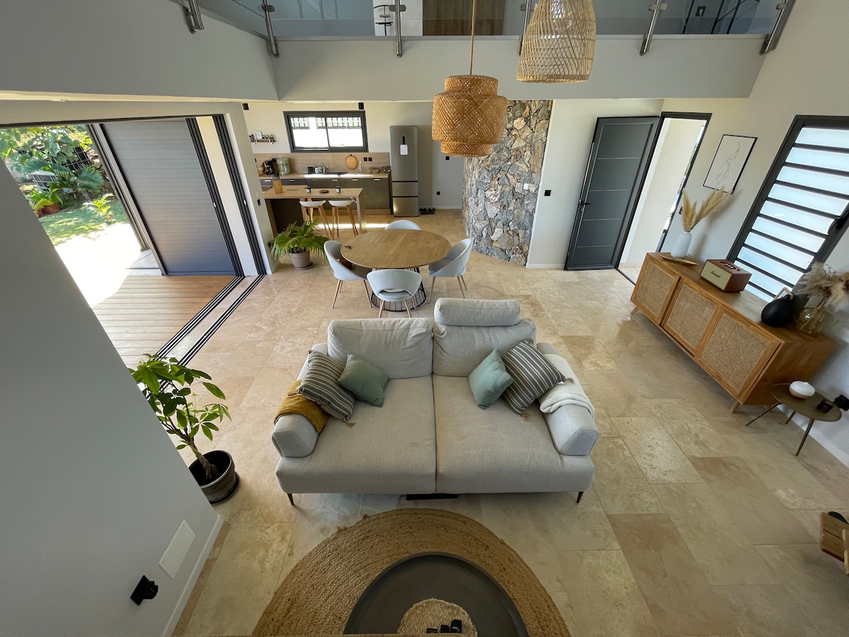 Popular Airbnb listing: Peaceful ocean-facing oasis. in La Réunion