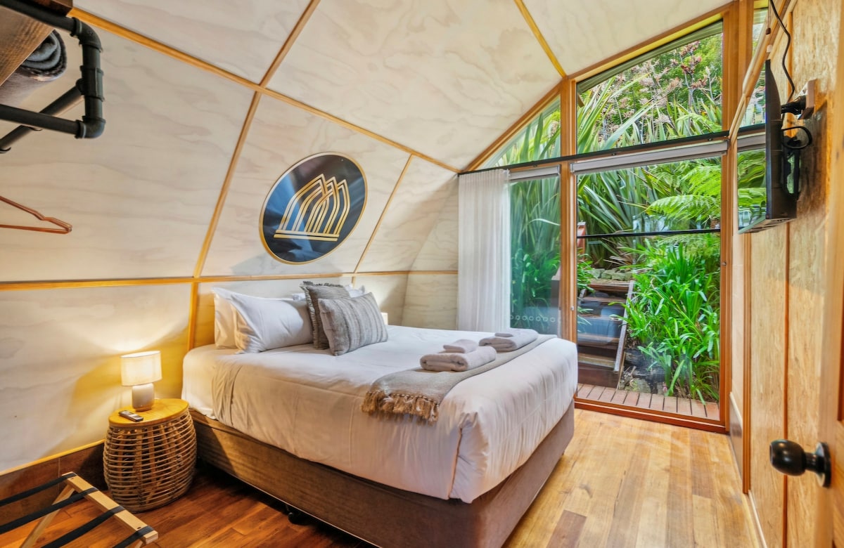 قبة 2، سرير بحجم كوين في غرفة النوم 1.