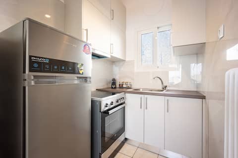 Popular Airbnb listing: Excellent. Small penthouse in Thiseio in ΘΗΣΕΙΟ