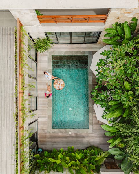 Serviced 4BR Family Villa near Eat Street Seminyak