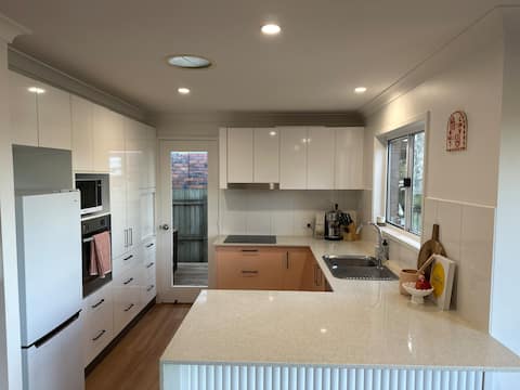 Popular Airbnb listing: The Little Wave House | 600m to Sand, Pet Friendly in Tweed Shire Council