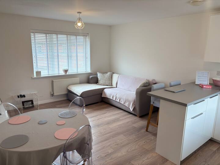 Detached Place To Stay In Essex - 莫爾登