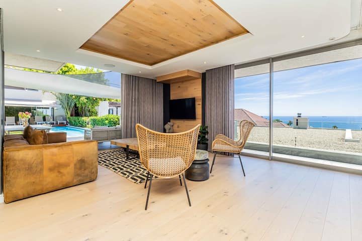The Lion's Lair • Modern Luxury Fresnaye Villa - 開普敦