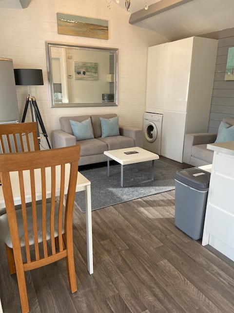 Top performing Airbnb: Forest Edge Lodge Ringwood, New Forest, Hampshire in St. Leonards And St. Ives