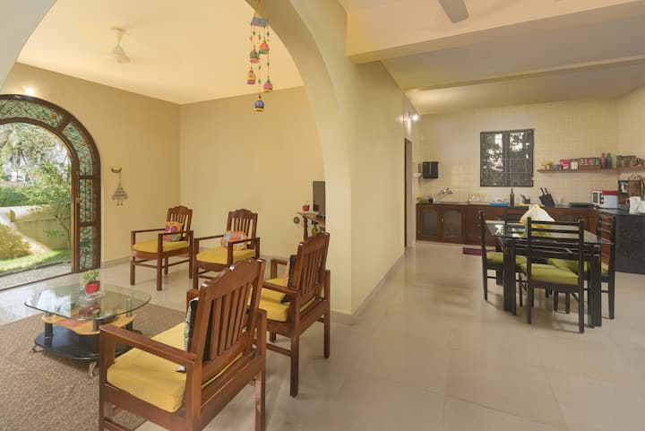 Living room image 7
