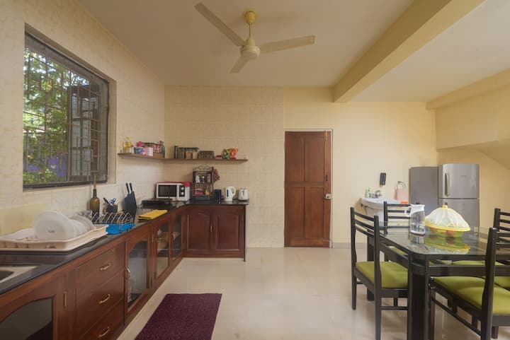 Full kitchen image 2