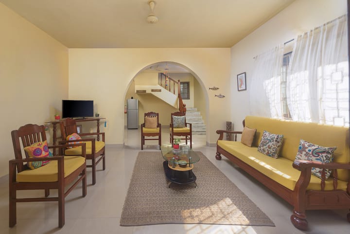 Living room image 8