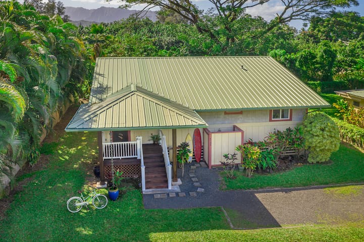 Coconut Cottage – Walk to Hanalei Bay!