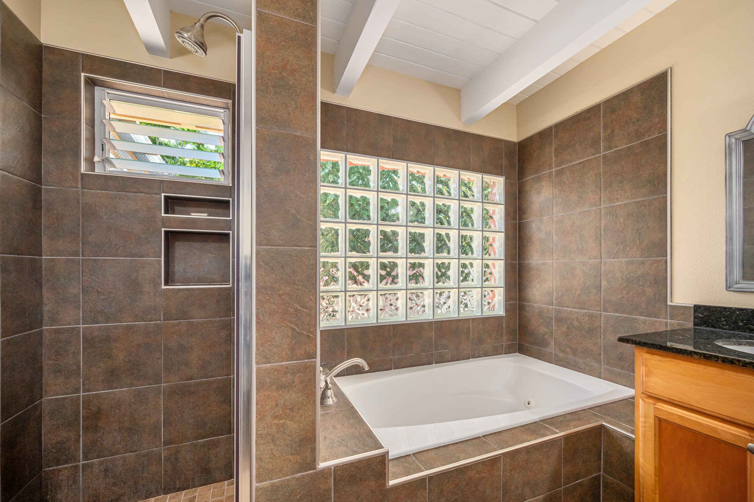 Home in Hanalei · ★4.98 · 3 bedrooms · 3 beds · 3 baths - Image 15