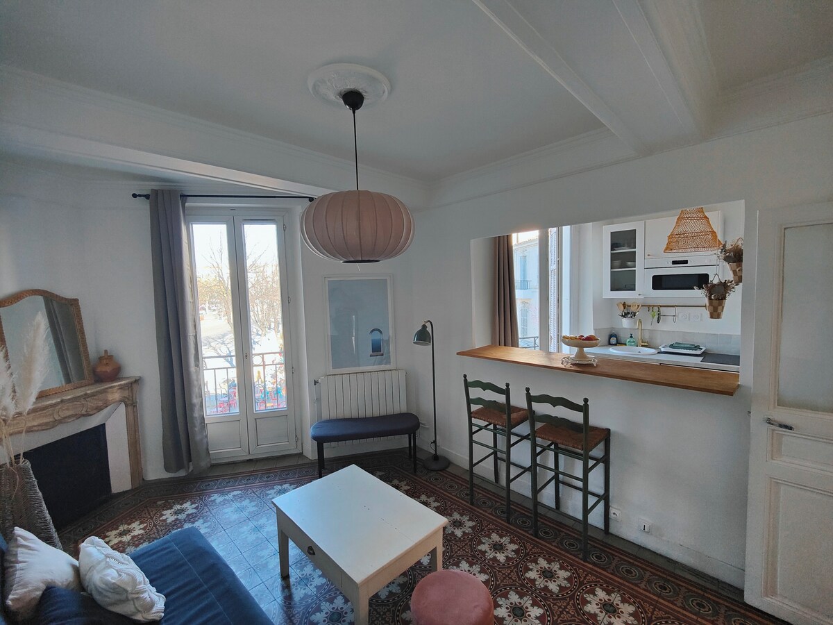 Popular Airbnb listing: La Plaine Marseille Apartment in Marseille 6e Arrondissement