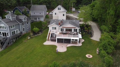 Luxury Waterfront Retreat - Hot tub | Game Room