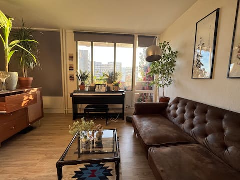 Popular Airbnb listing: Large bright and quiet studio in Bagnolet