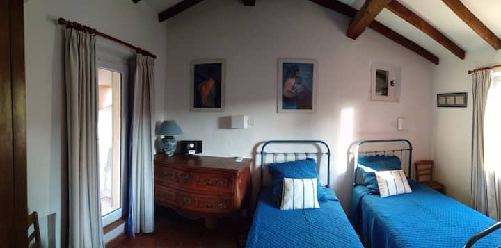 Habitación azul en el primer piso