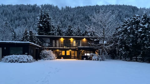 *NEW* The LAKE HOUSE in Nelson