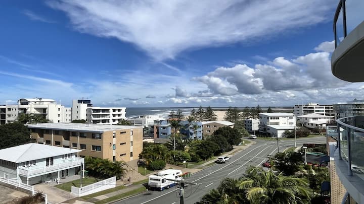 Seabourn Ocean View Balcony Condo, Pool, Sleeps 8 - Golden Beach