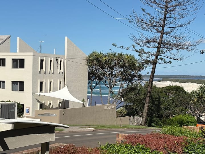 Kokomo Unit 4| Central Beachside Retreat Near King - Caloundra
