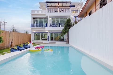 Zanto Beach Front Pool Villa