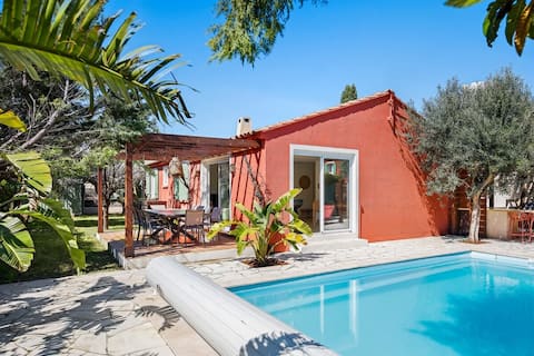 Modern air-conditioned villa with heated pool
