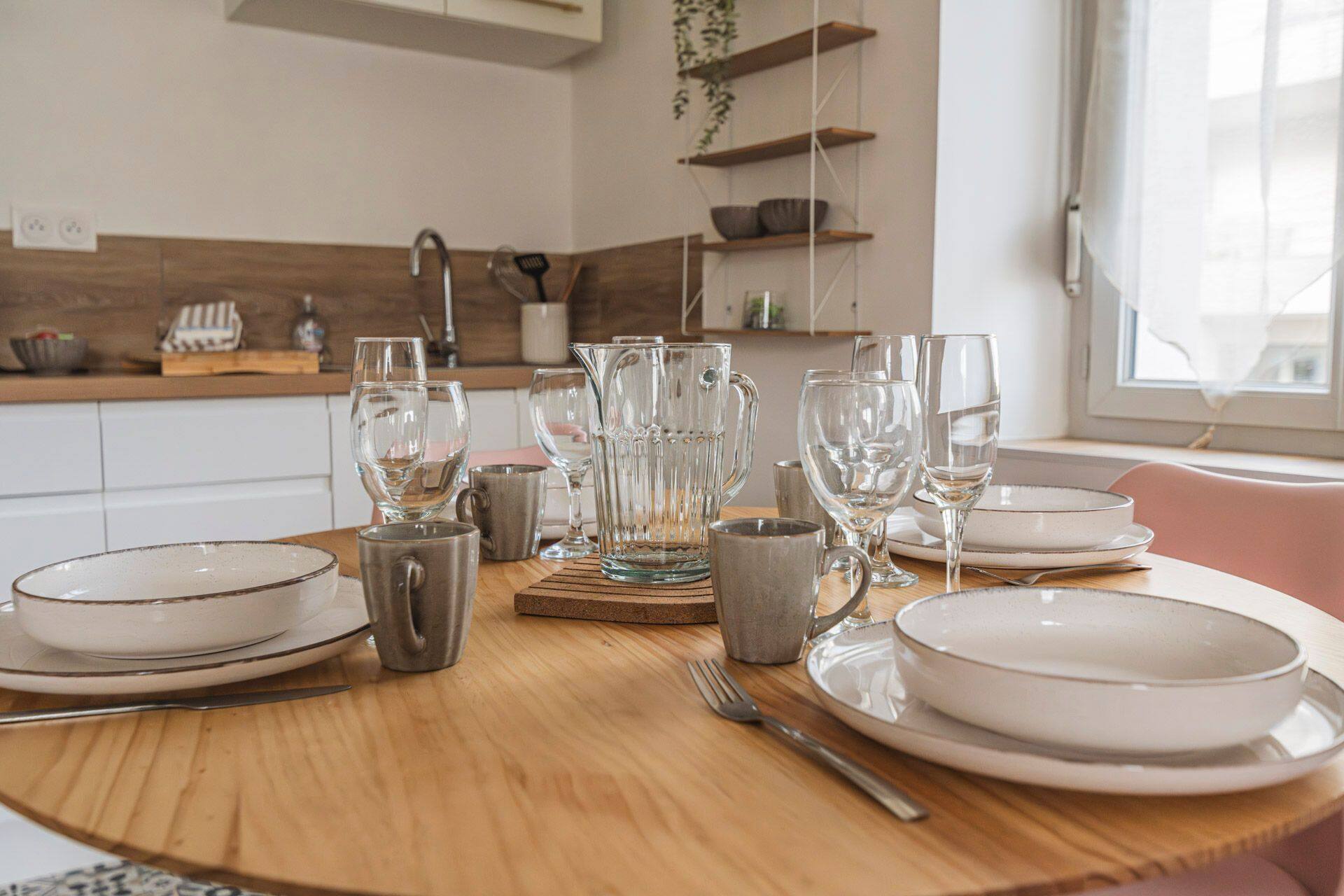 Fully equipped two-bedroom apartment, secure parking, park, shops, Wi-Fi