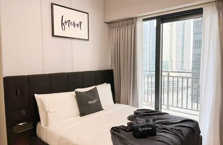 Toto útulné a štýlové útočisko v Business Bay v Dubaji ponúka pohodlie a eleganciu. Užite si relaxačný pobyt v rušnej oblasti známej svojím luxusným a moderným mestským životom.
