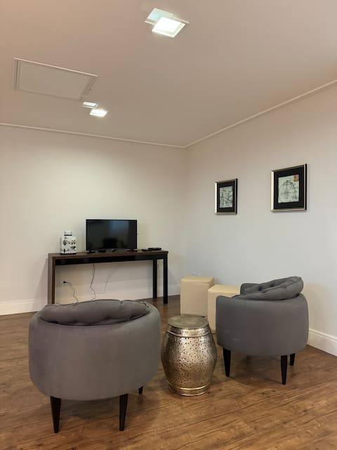 Top Airbnb: Penthouse 1405 View of the water park. in São Lourenço