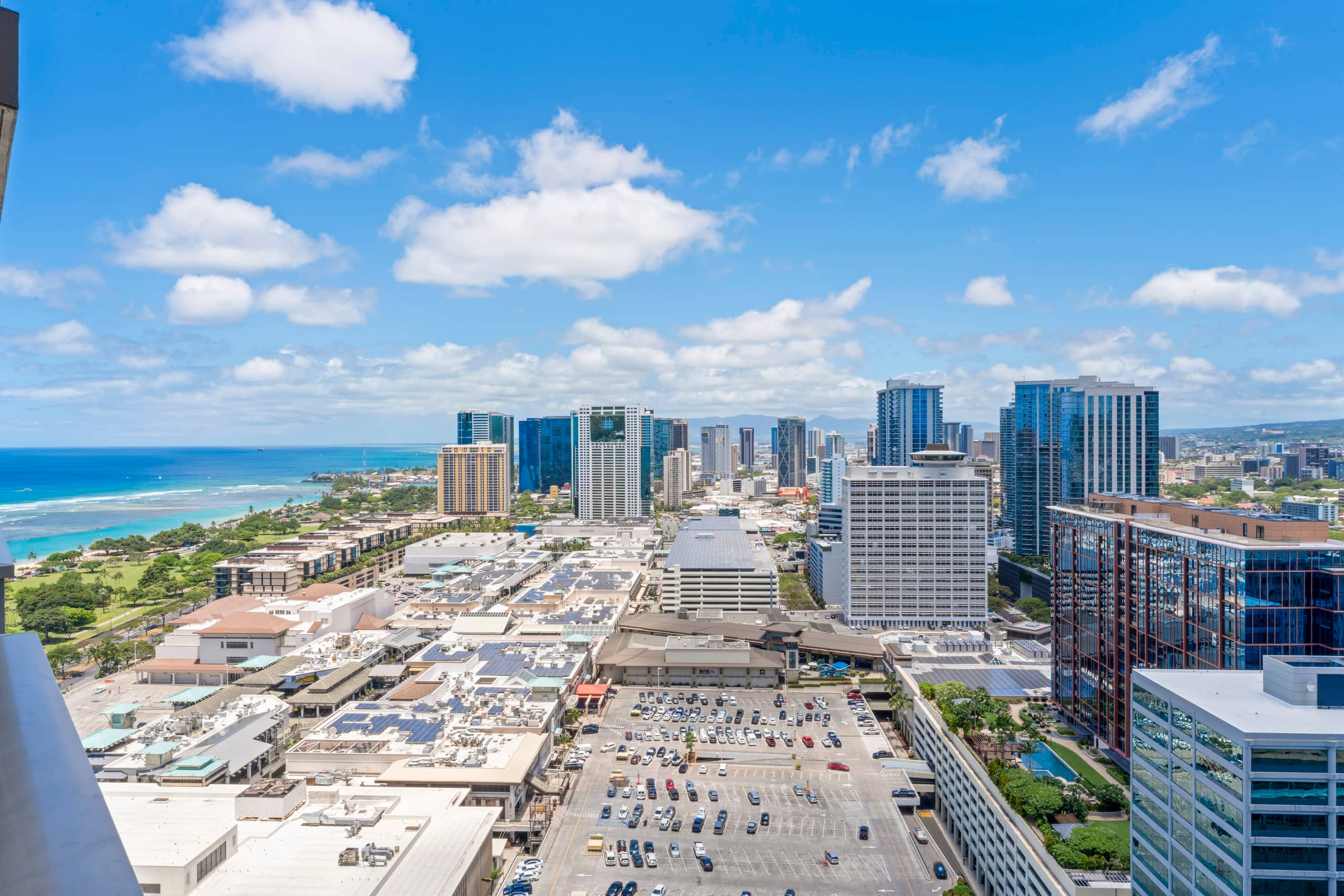 Condo in Honolulu · ★4.85 · Studio · 1 bed · 1 private bath - Image 12