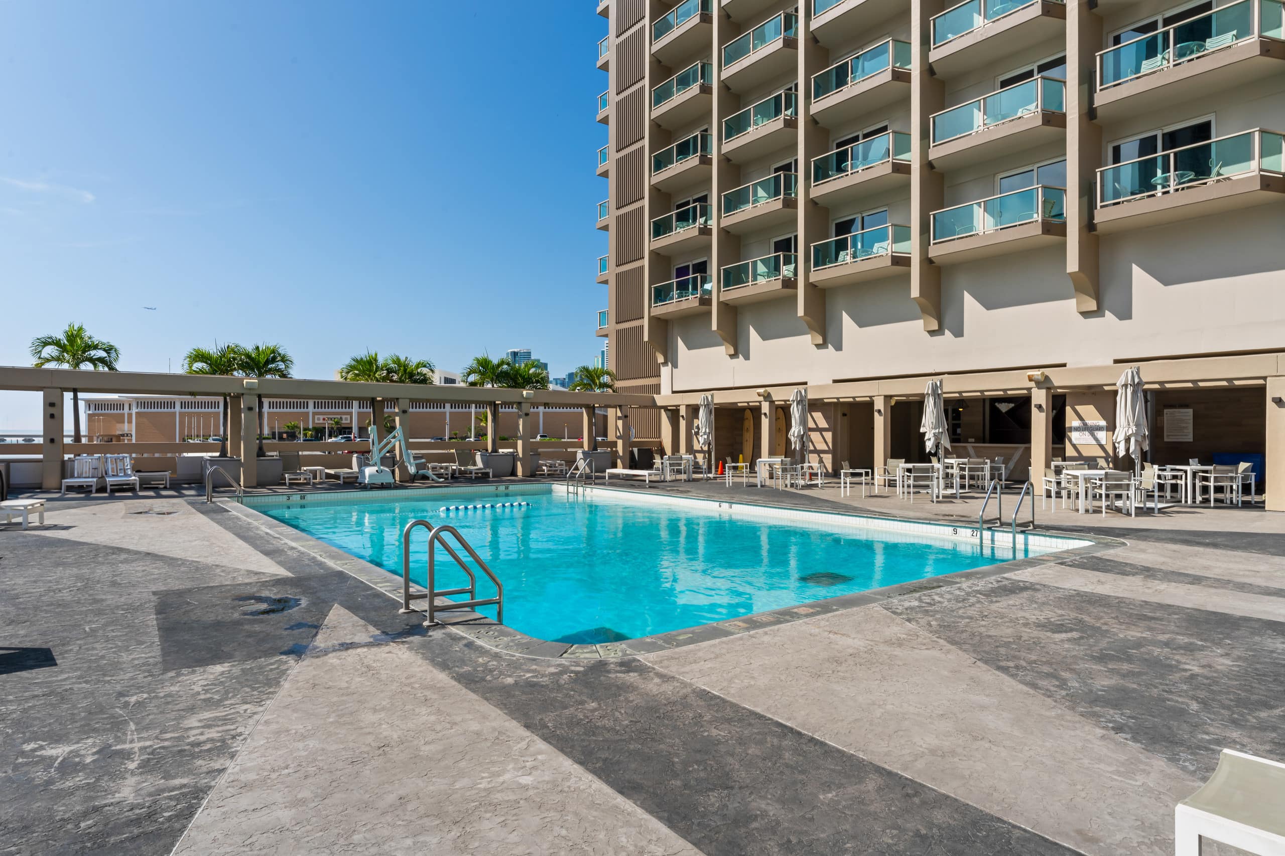 Condo in Honolulu · ★4.85 · Studio · 1 bed · 1 private bath - Image 21