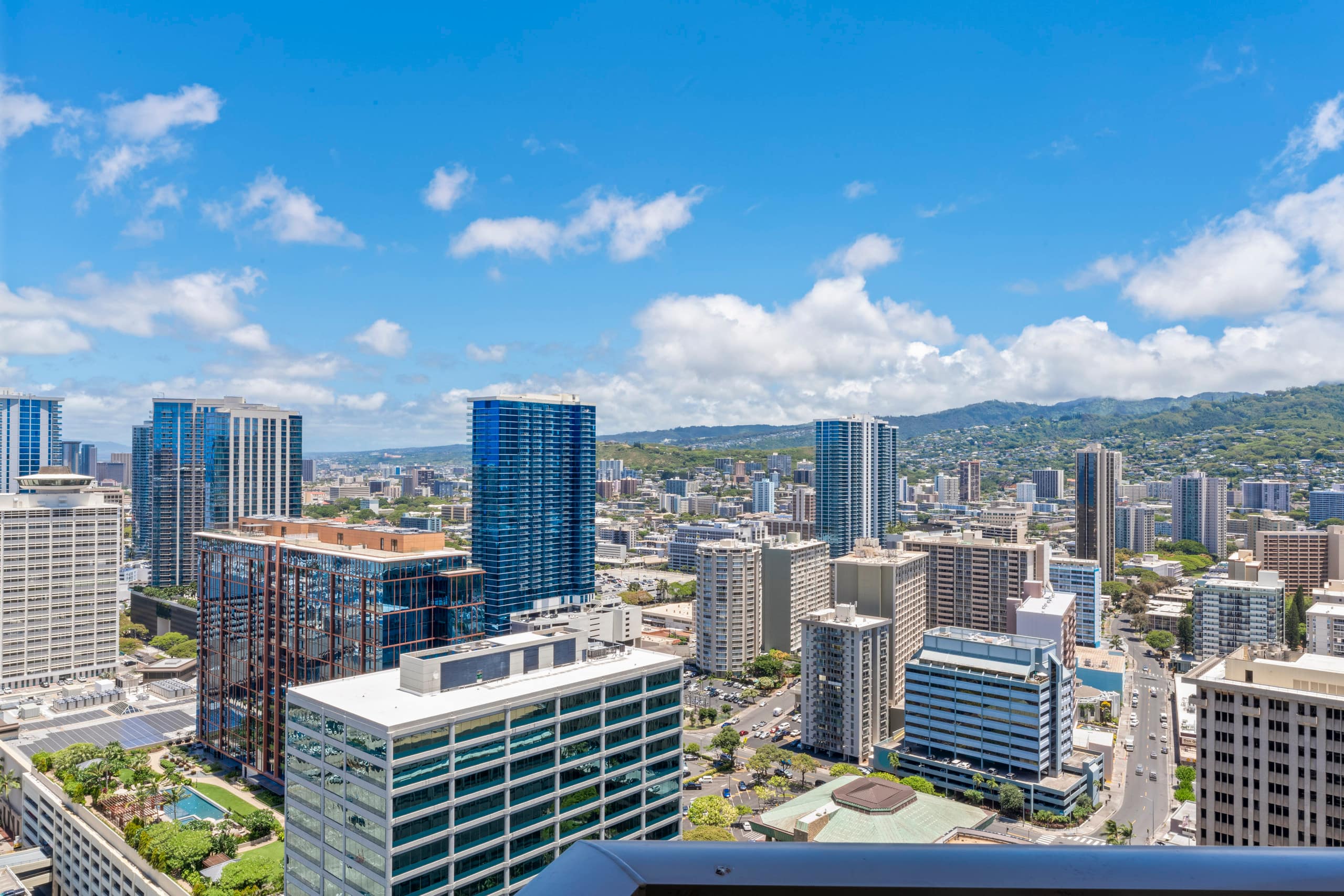Condo in Honolulu · ★4.85 · Studio · 1 bed · 1 private bath - Image 14