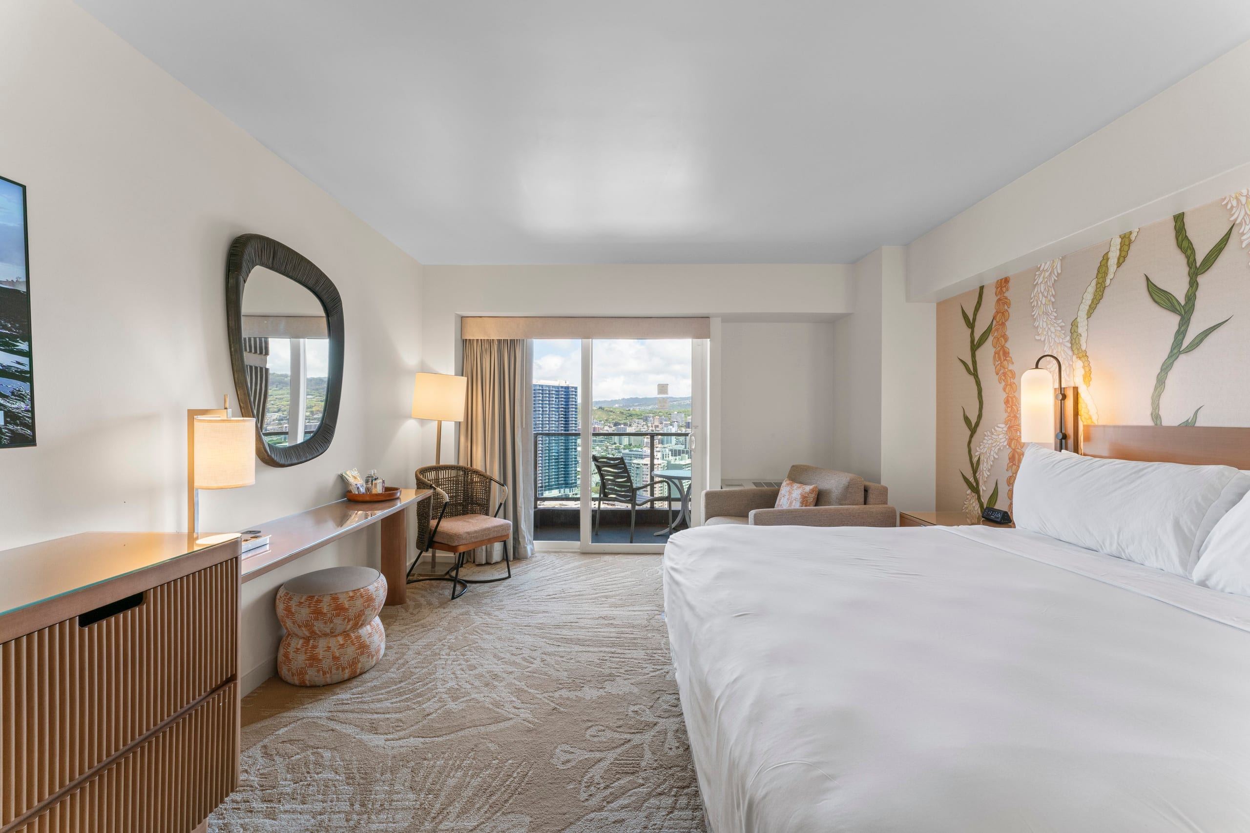 Condo in Honolulu · ★4.85 · Studio · 1 bed · 1 private bath - Image 3