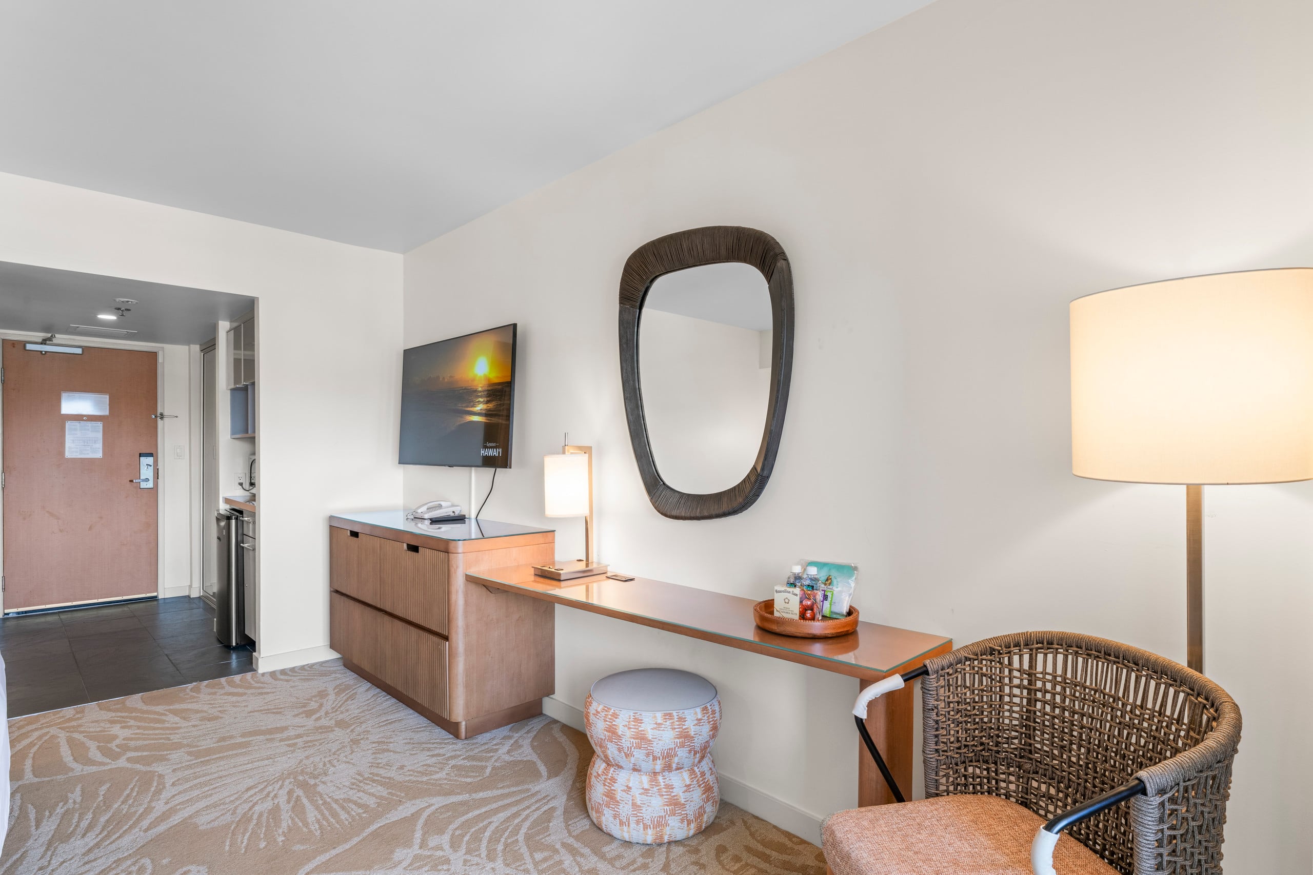 Condo in Honolulu · ★4.85 · Studio · 1 bed · 1 private bath - Image 7