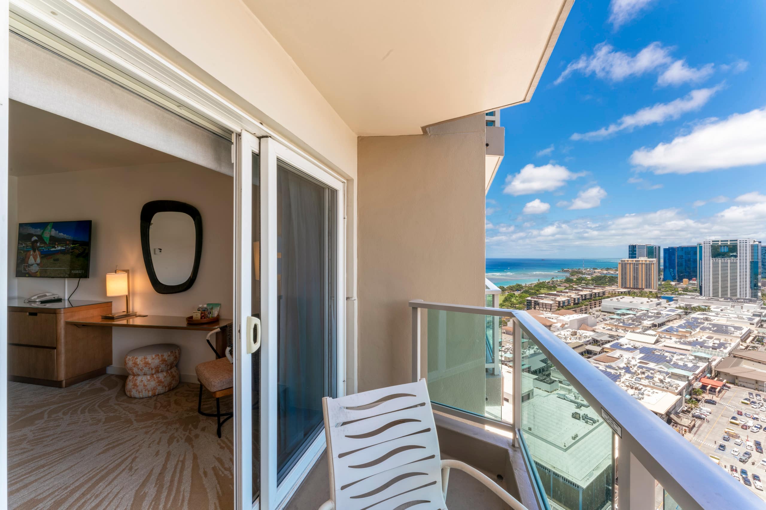 Condo in Honolulu · ★4.85 · Studio · 1 bed · 1 private bath - Image 11
