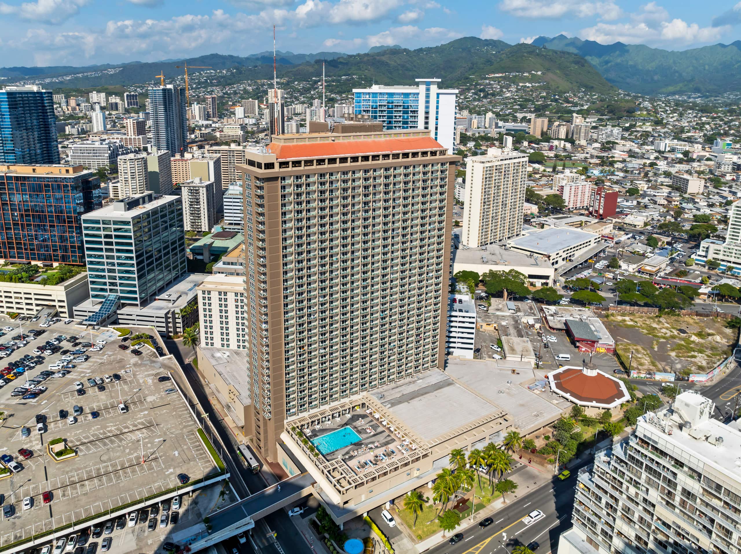 Condo in Honolulu · ★4.85 · Studio · 1 bed · 1 private bath - Image 4