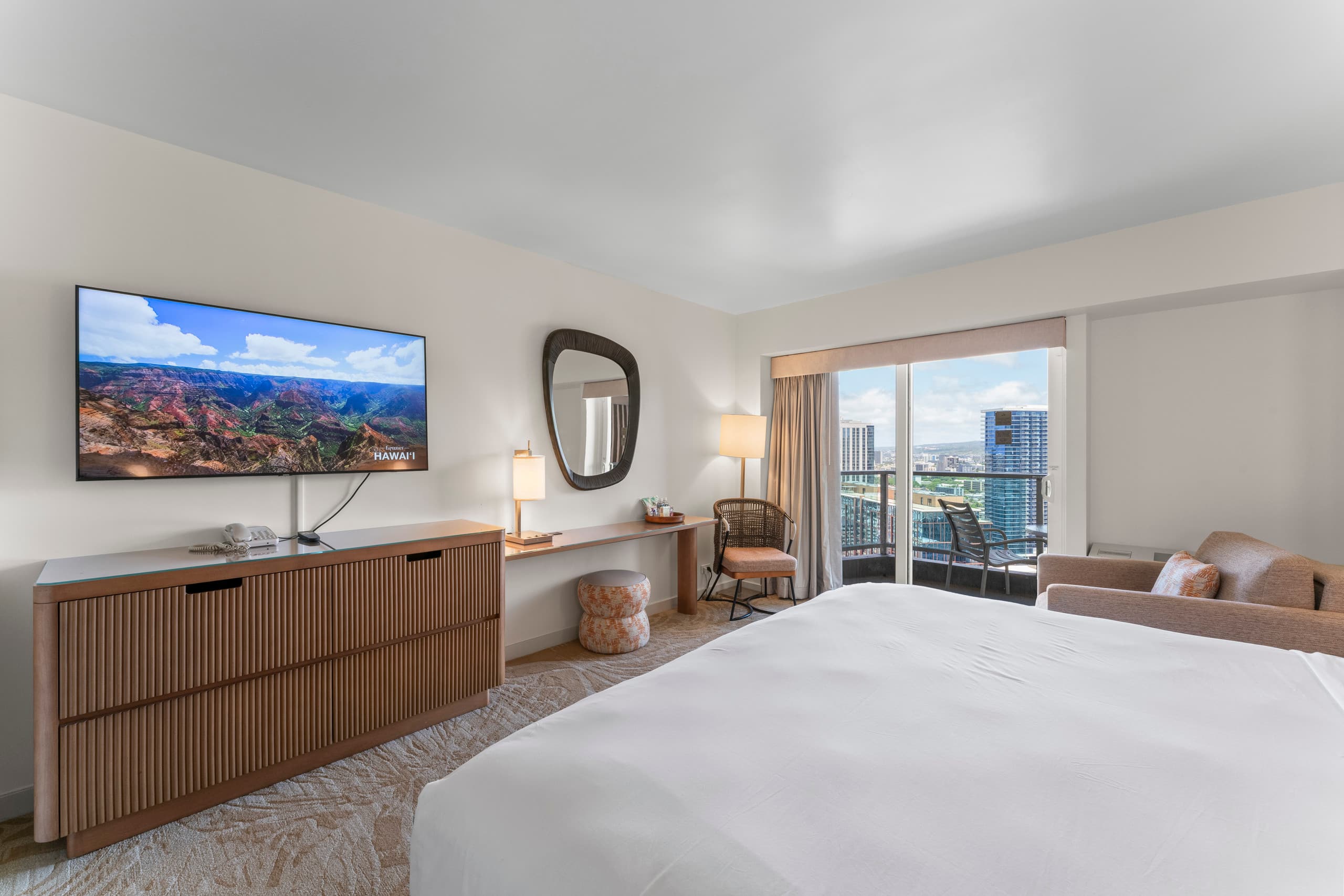 Condo in Honolulu · ★4.85 · Studio · 1 bed · 1 private bath - Image 6