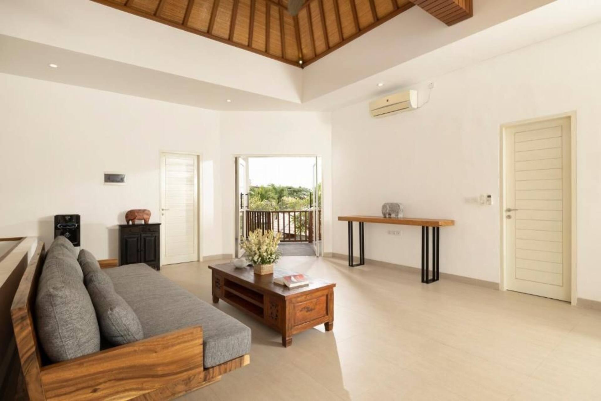 Lavish Tropical Grandeur 5 Bedroom Private Villa in Seminyak 3