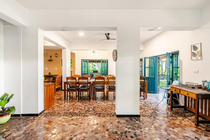 Dining area image 2
