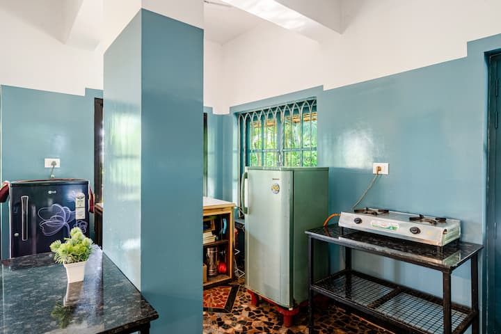 Full kitchen image 2