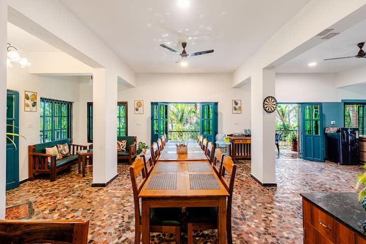 Dining area image 1