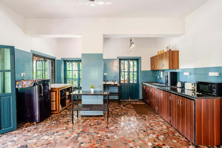 Full kitchen image 1