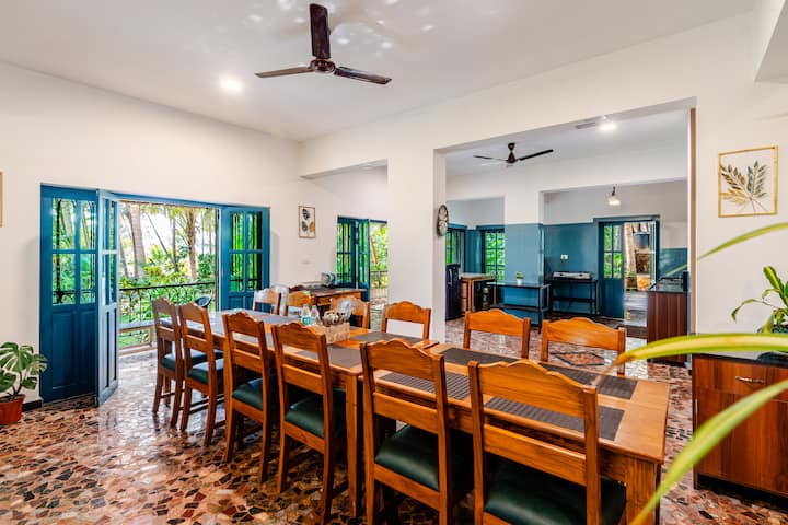 Dining area image 3