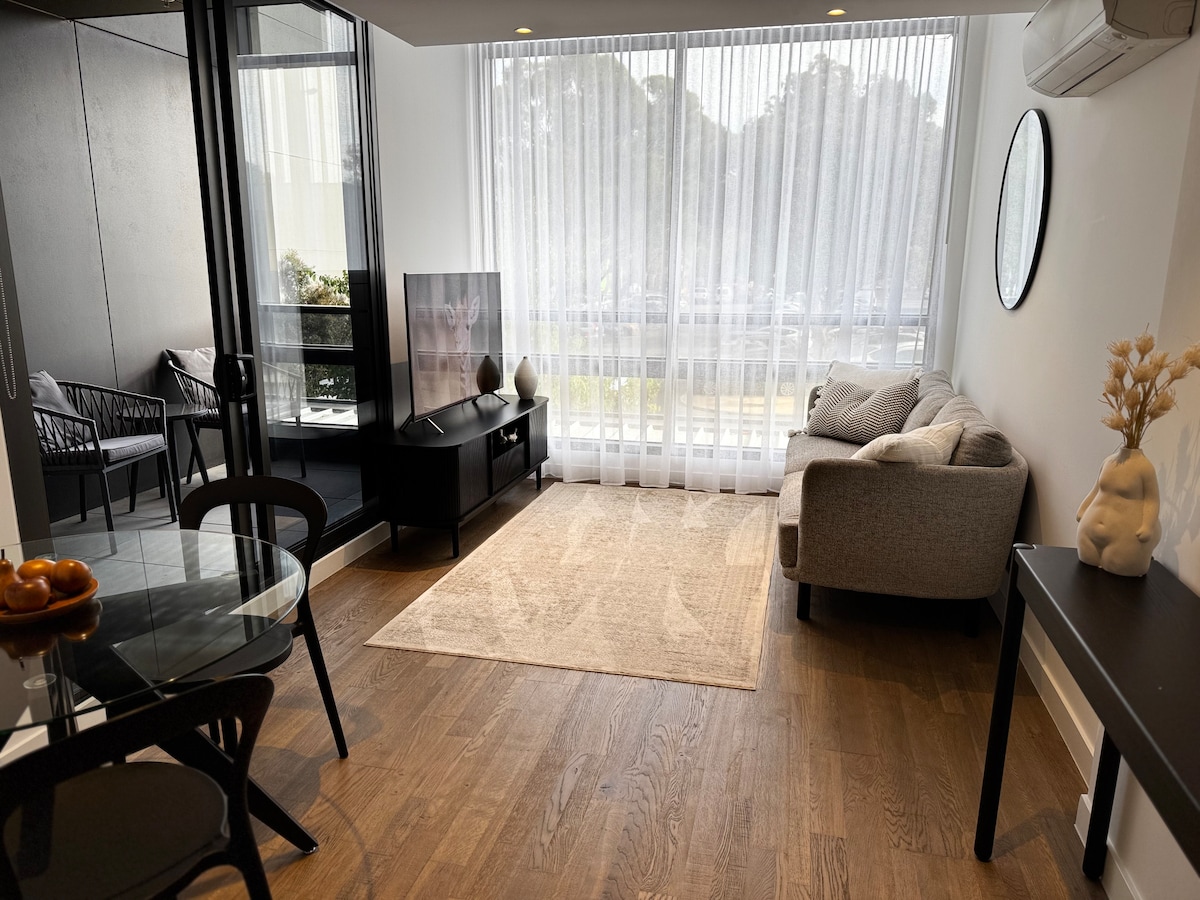 Successful Airbnb property: Brunswick Apartment + Car Park in Brunswick