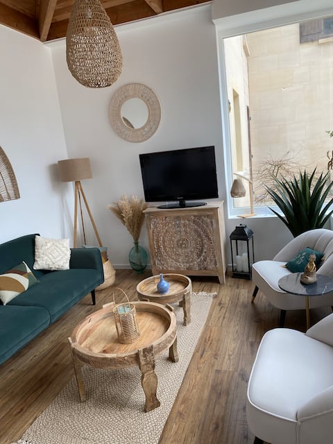 House 4, 5 people, train station, CDG airport, Asterix