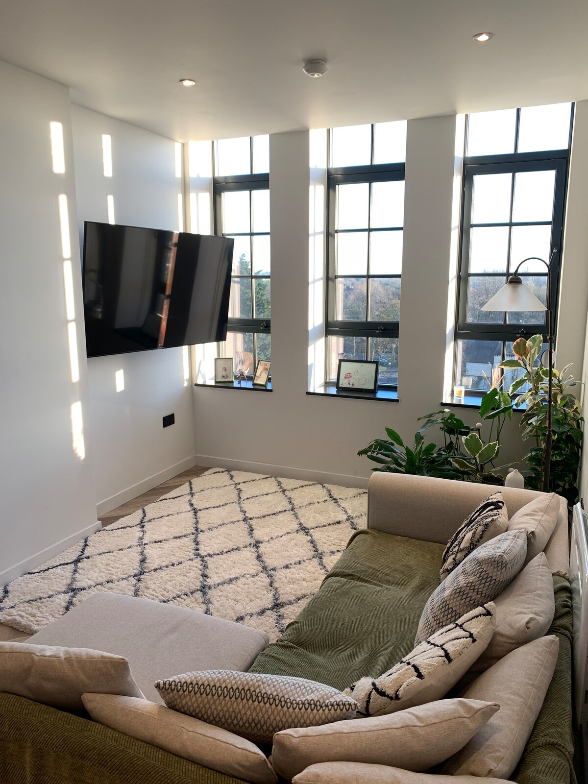 Top Airbnb: Modern 1-Bed Flat in York in Clifton Without