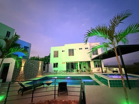 Beautiful View House with Pool and Viewpoint