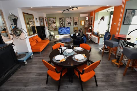 Successful Airbnb property: Big & Bright Artsy Orange Apartment with city view in Звездара